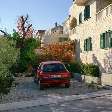 And With Parking Space Bol, Brac - 2926 Guest house Bol