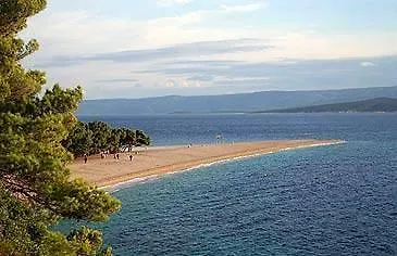 And With Parking Space Bol, Brac - 2926 Гостевой дом Бол